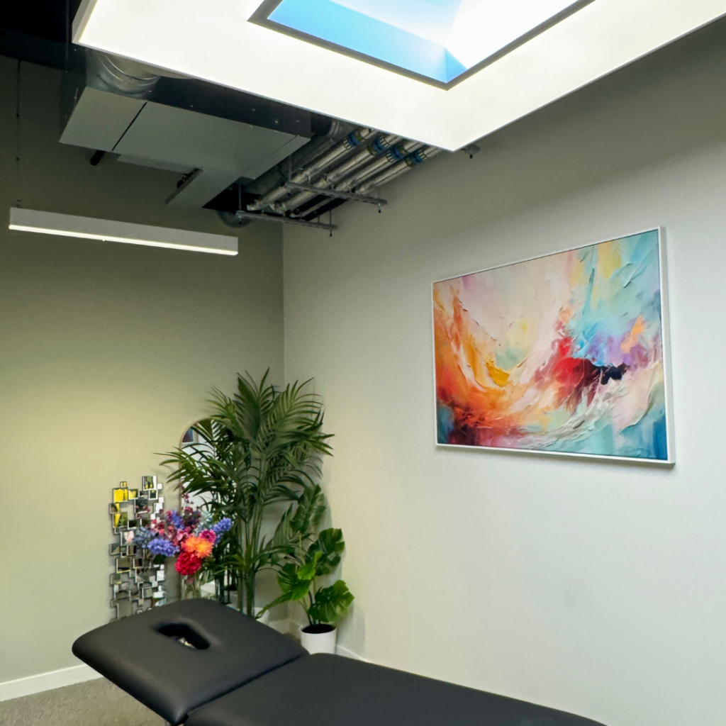 Beautiful clinic room with Chelsea Chiropractor at Battersea and Chelsea Chiropractic